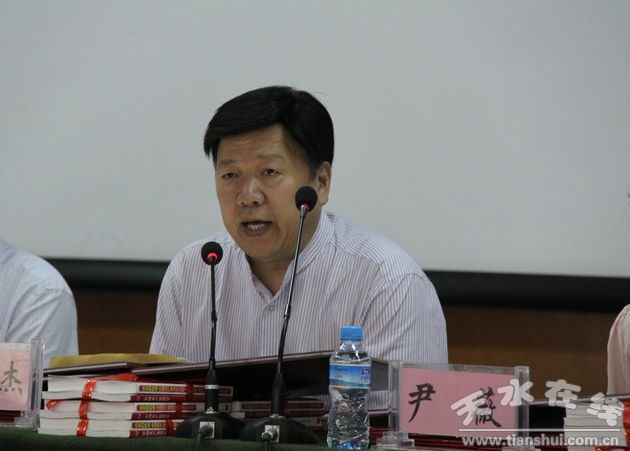 03市教育局黨委書記萬杰主持會議.jpg