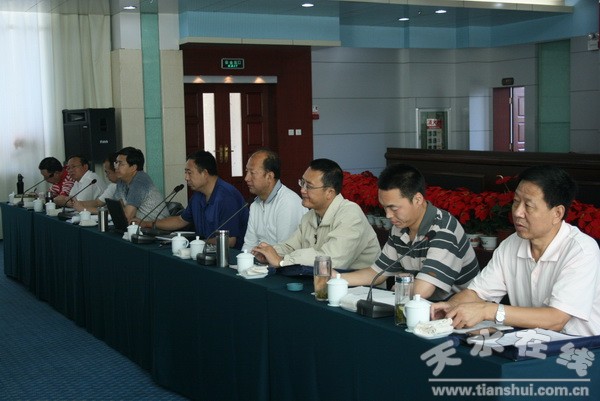 1(2)、全體院級領(lǐng)導出席述職會.jpg