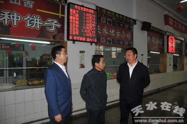 孫杰廳長 在食堂.jpg