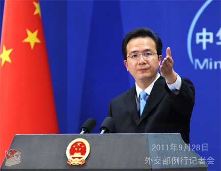 2011年9月28日,外交部發(fā)言人洪磊主持例行記者會(huì)\" align=