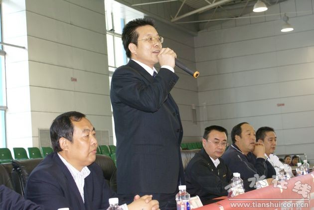 nEO_IMG_昊峰集團(tuán)控股有限公司黨委書記,董事長程俊峰宣布開幕.jpg