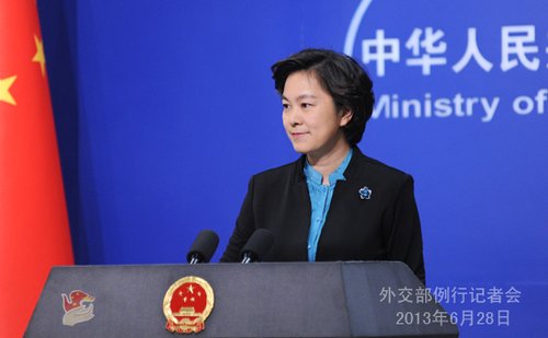 2013年6月28日,外交部發(fā)言人華春瑩主持例行記者會。