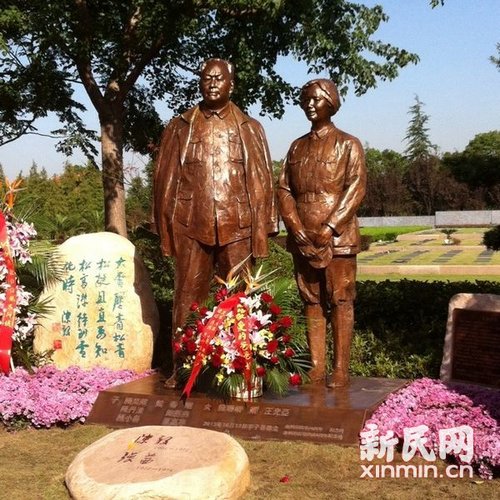 陳毅元帥夫婦紀(jì)念像在上海落成