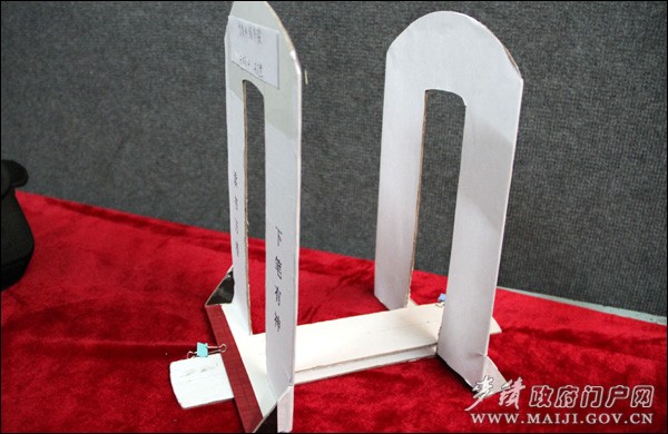 參賽作品:簡(jiǎn)易伸縮書架