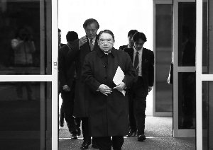 外交部發(fā)言人:安倍應去南京大屠殺紀念館