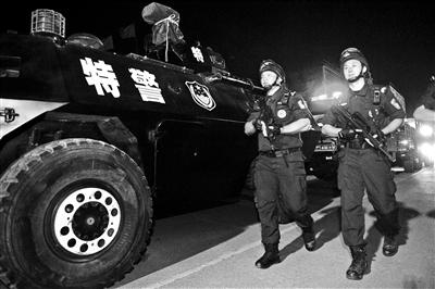 高層頻赴一線部署反恐工作 基層民警裝備升級
