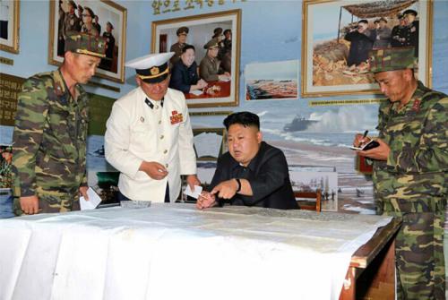 金正恩視察部隊(duì)聽取匯報(bào) 要求能閃電般打一仗
