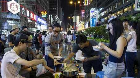 香港民意厭惡“占中”攪鬧 運輸業(yè)發(fā)“清場”通牒