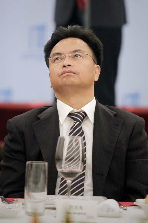 萬慶良調(diào)查:疑和陳弘平共用同一情婦并各育一子