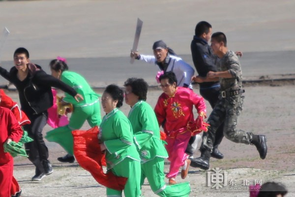 黑龍江舉行反恐演習(xí) 模擬廣場舞大媽遇襲(圖)