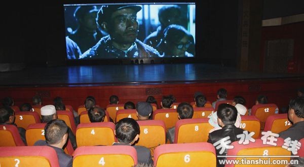 清水縣基層黨組織書記培訓(xùn)班學(xué)員觀看《焦裕祿》.jpg