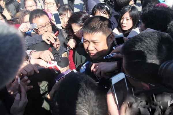 毛新宇:軍隊(duì)反腐順應(yīng)民心 抓得很徹底