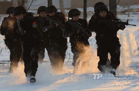 資料圖:雪豹突擊隊(duì)訓(xùn)練現(xiàn)場(chǎng)。