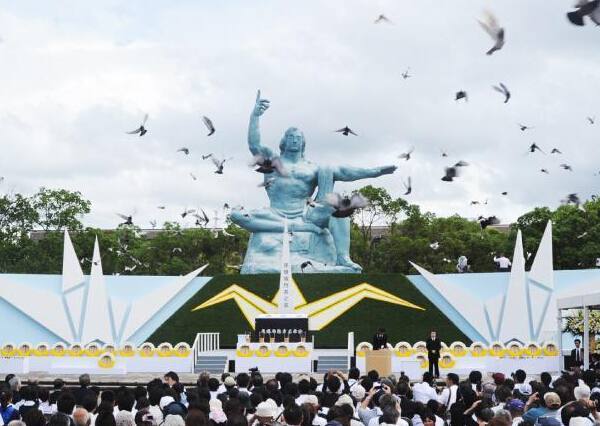 資料圖:安倍晉三紀念長崎核爆炸69周年,表情凝重。