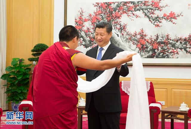 習(xí)近平接受班禪額爾德尼·確吉杰布拜見(jiàn)