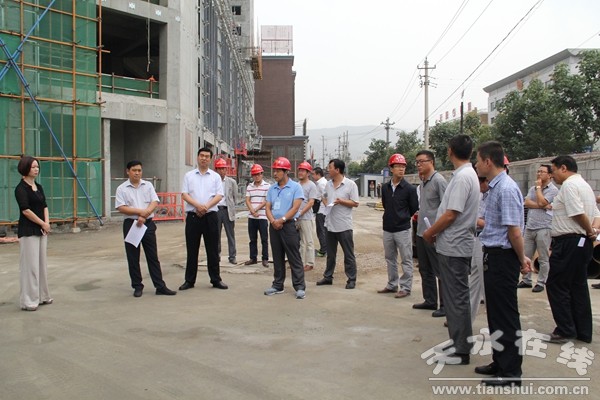 在麥積區(qū)濱河廣場建筑工地觀摩.jpg