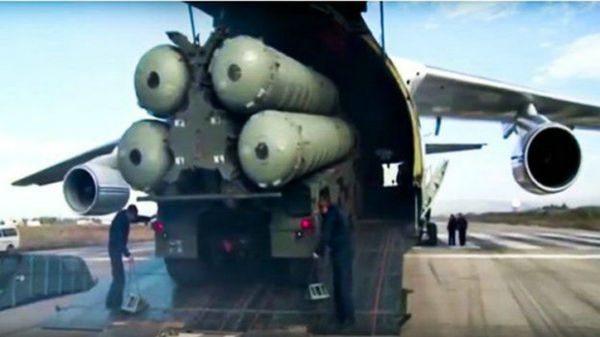 原文配圖:S-400遠(yuǎn)程防空導(dǎo)彈是俄羅斯最先進的防空導(dǎo)彈系統(tǒng)。
