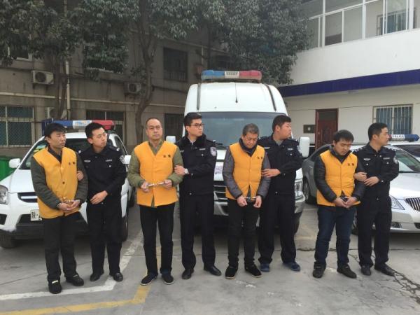 4名假記者進公安局行騙現(xiàn)場:呵斥民警不要插嘴