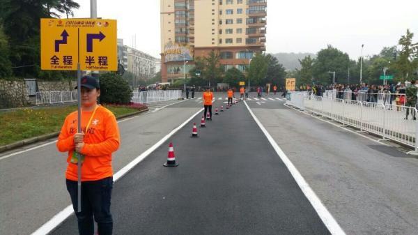 南京馬拉松“非洲兄弟”跑迷路 吐槽段子變現(xiàn)實