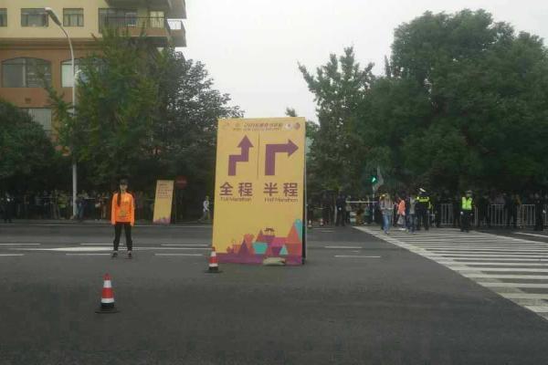 南京馬拉松“非洲兄弟”跑迷路 吐槽段子變現(xiàn)實