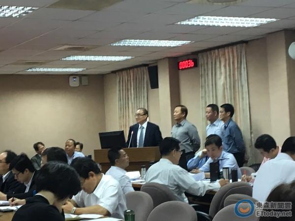 臺(tái)“國防部長(zhǎng)”:若被大陸綁架 那我就自殺