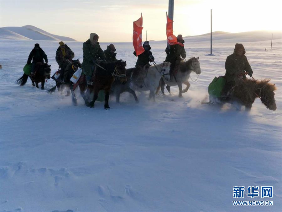 (新華全媒頭條·圖文互動(dòng))(3)風(fēng)雪中傳遞溫暖的力量——記青海干部群眾抗擊玉樹雪災(zāi)